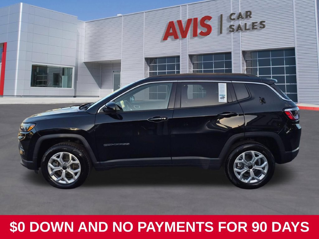 Used 2025 Jeep Compass Latitude w/ Sun & Sound Group AWD/4WD image 10