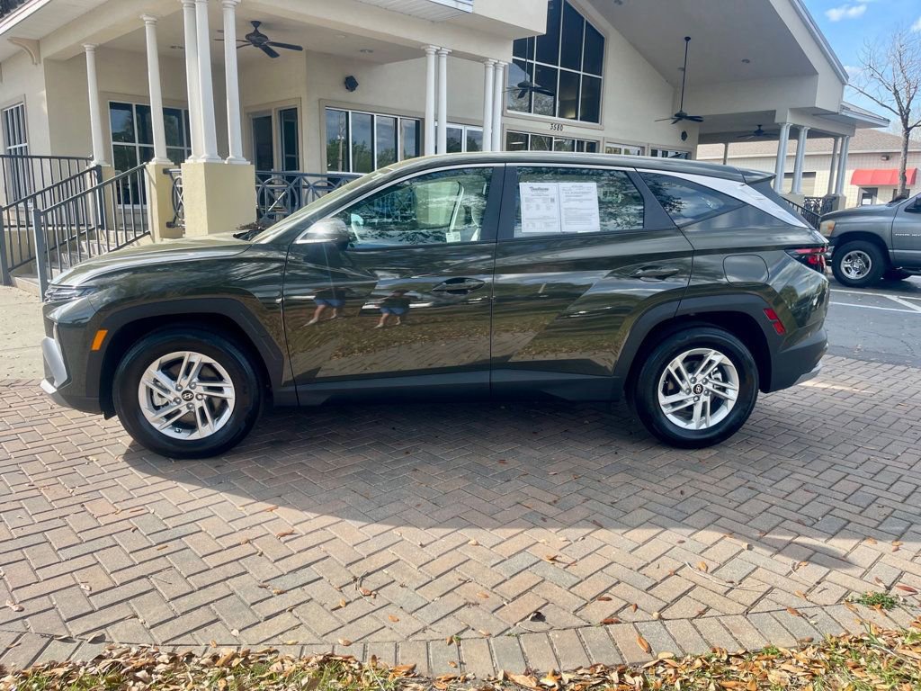 Used 2025 Hyundai Tucson SE image 2