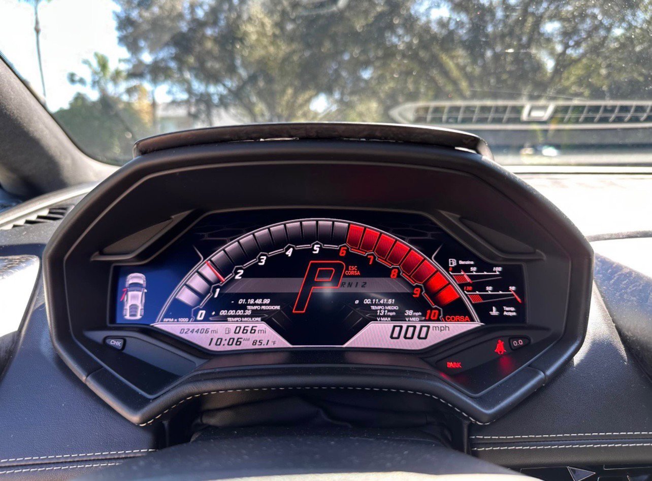 Used 2021 Lamborghini Huracan EVO image 16