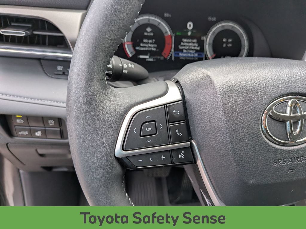 Used 2025 Toyota Highlander Limited FWD image 22