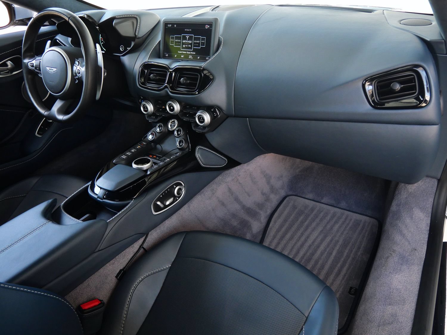 Used 2020 Aston Martin V8 Vantage Coupe RWD image 22