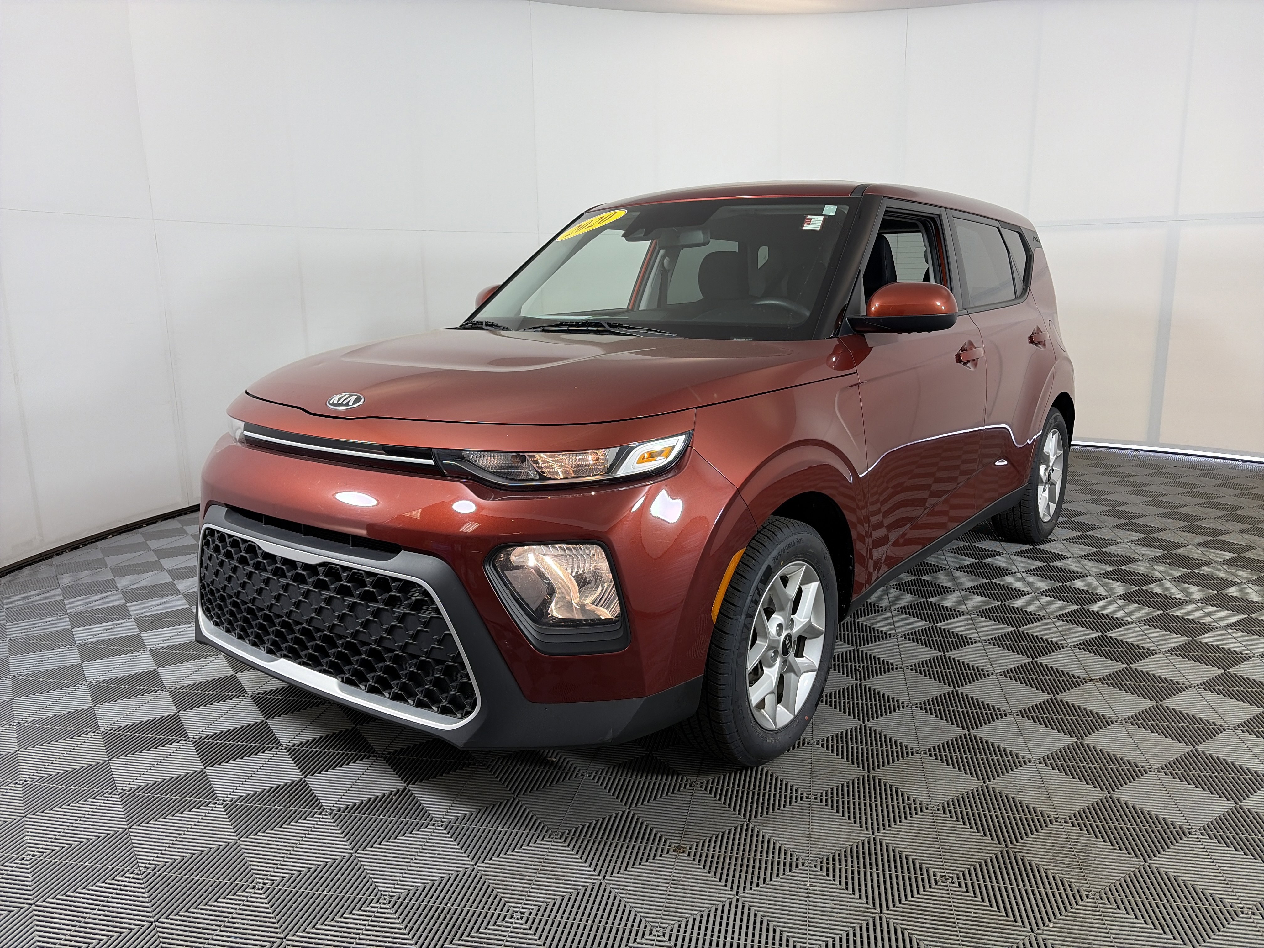 Used 2020 Kia Soul S FWD image 2