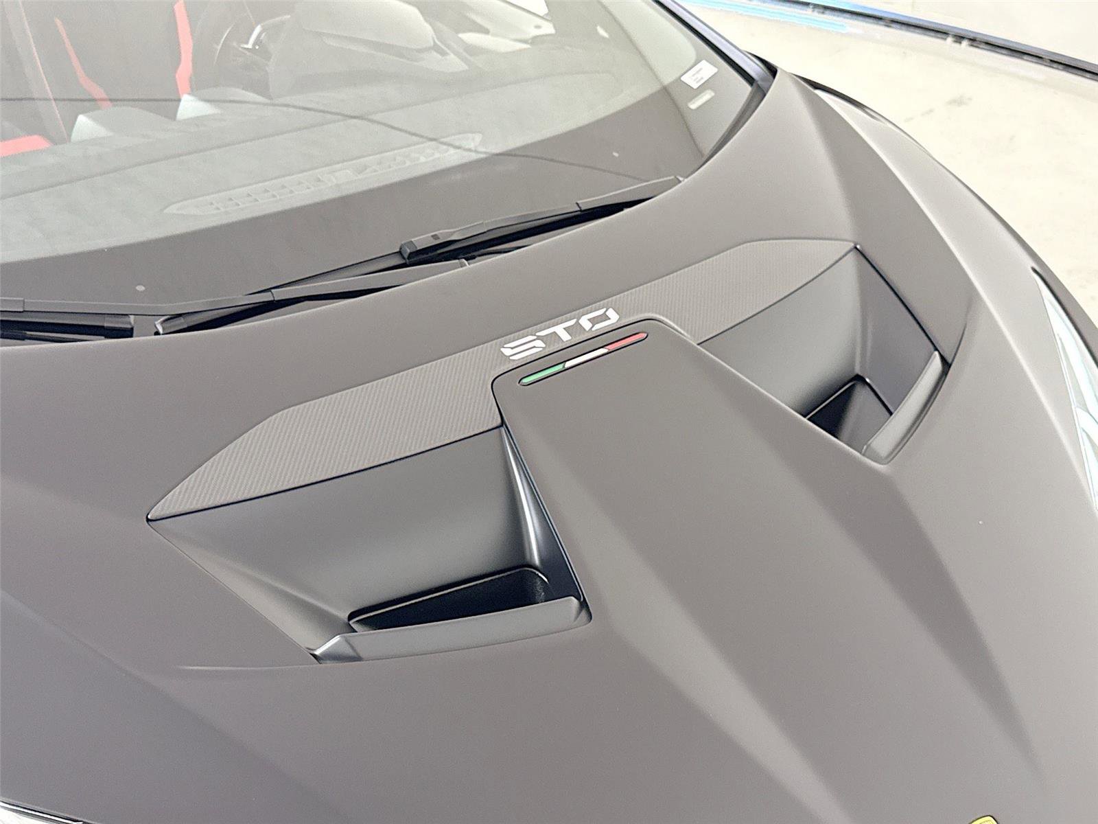 Used 2022 Lamborghini Huracan STO RWD image 35