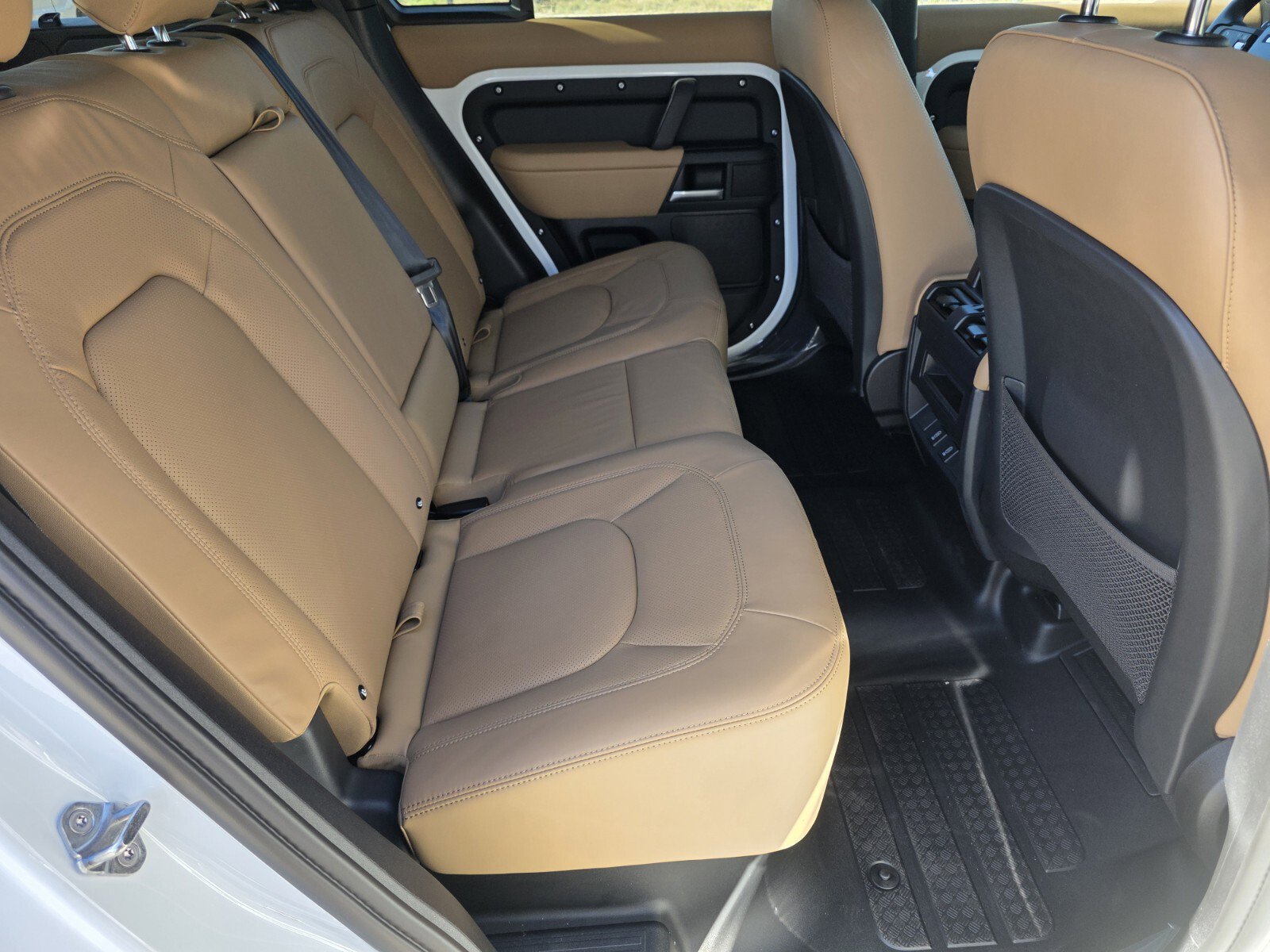 New 2026 Land Rover Defender 110 X-Dynamic SE image 5