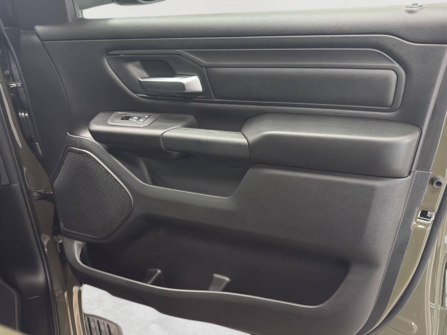 New 2026 RAM 1500 Express AWD/4WD image 23
