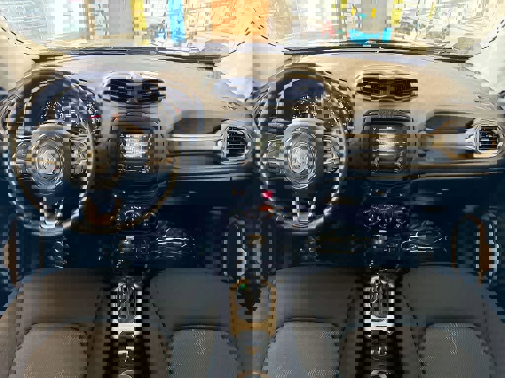 Used 2016 Jeep Renegade Latitude w/ Popular Equipment Group image 16