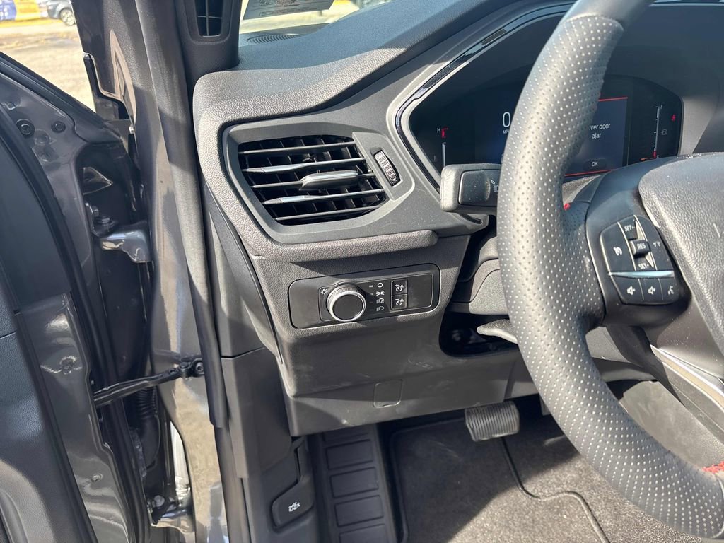 Used 2025 Ford Escape ST-Line w/ Cold Weather Package image 18
