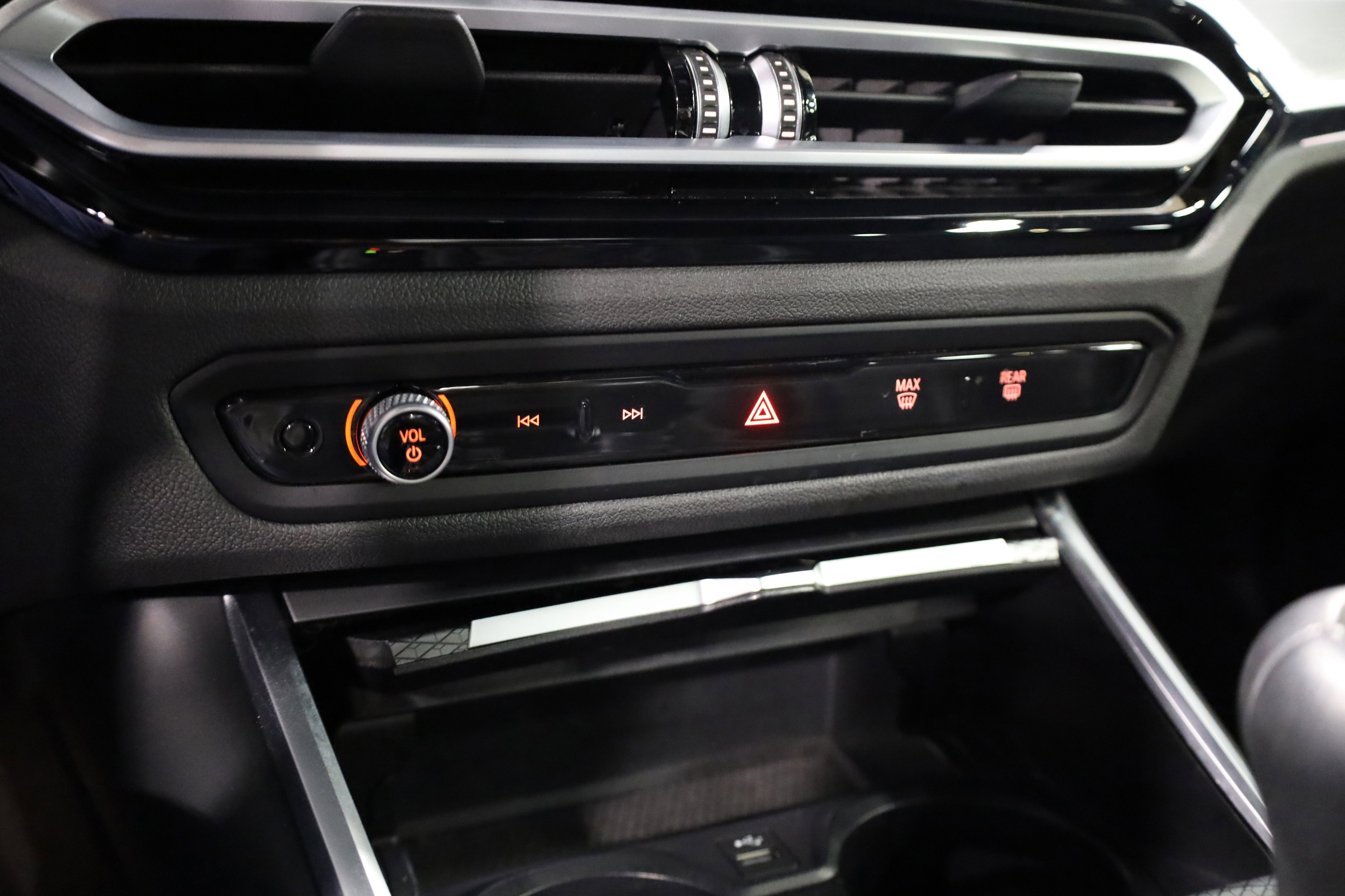 Used 2023 BMW M2 w/ Lighting Package image 30