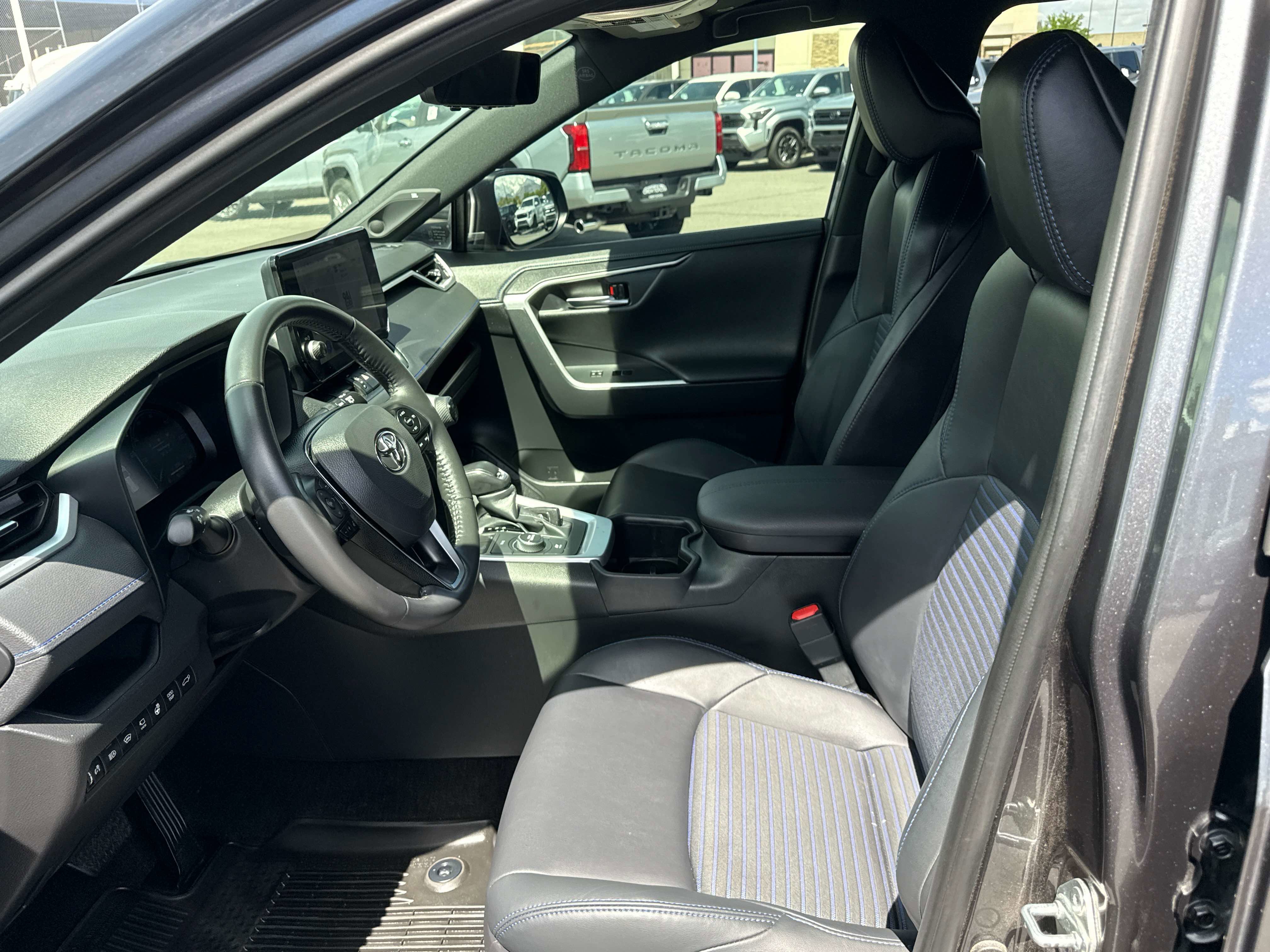 Used 2023 Toyota RAV4 XSE AWD/4WD image 11