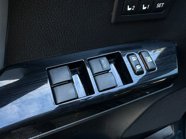 Used 2018 Toyota RAV4 Limited image 14