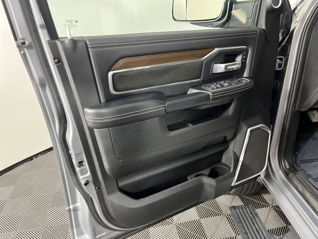 Used 2022 RAM 3500 Laramie AWD/4WD image 10