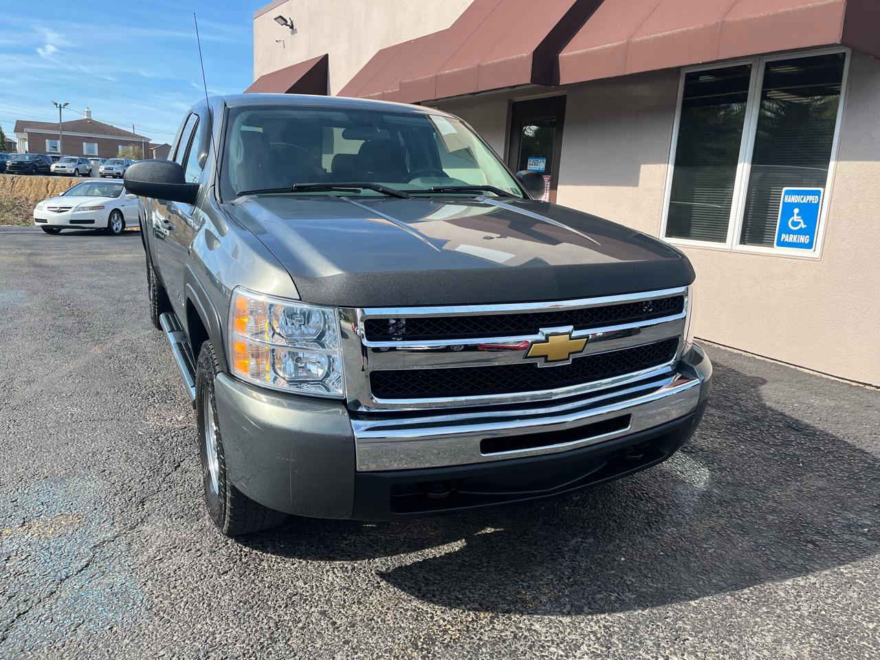 Used 2011 Chevrolet Silverado 1500 W/T w/ LS Package AWD/4WD image 2
