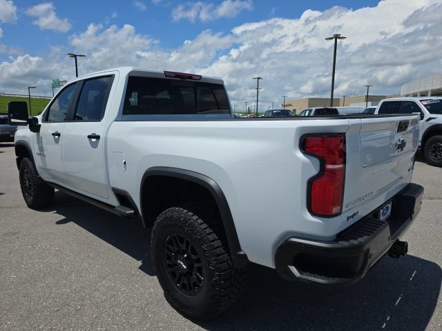 Used 2025 Chevrolet Silverado 2500 ZR2 w/ Technology Package AWD/4WD image 3