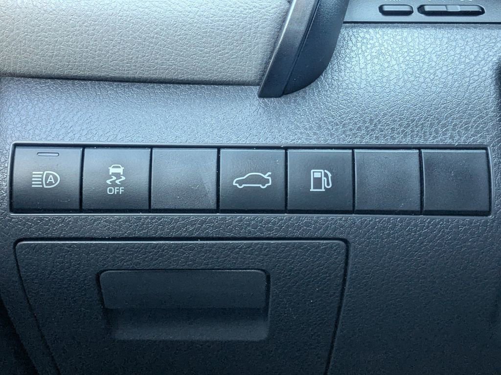 Used 2018 Toyota Camry LE image 22