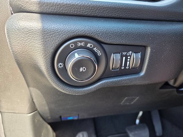 New 2026 Chrysler Pacifica Select FWD image 21