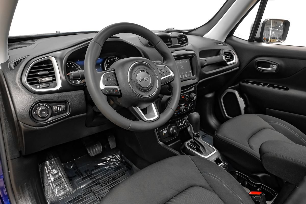 Used 2021 Jeep Renegade Latitude AWD/4WD image 3