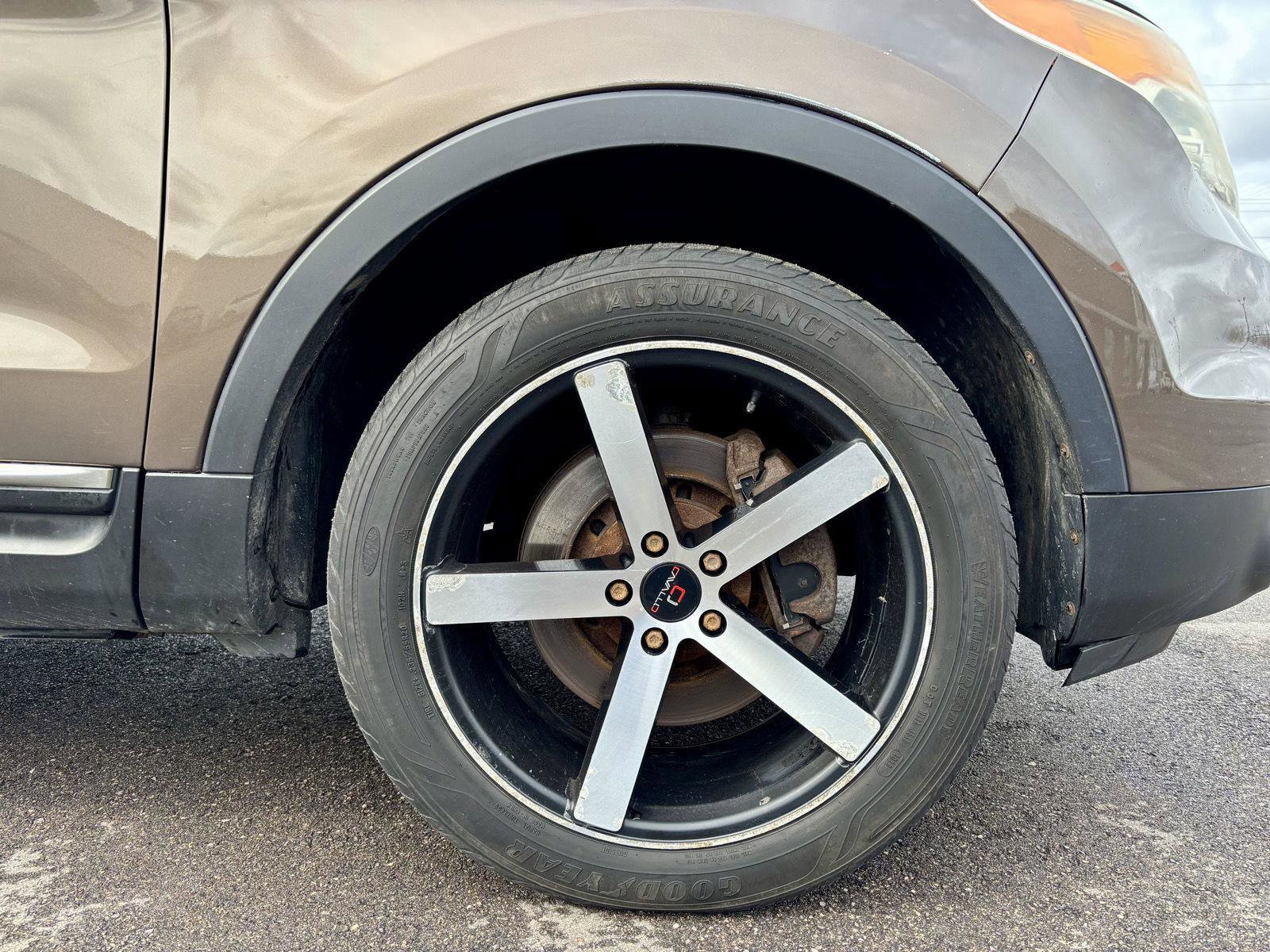 Used 2015 Ford Explorer XLT image 19