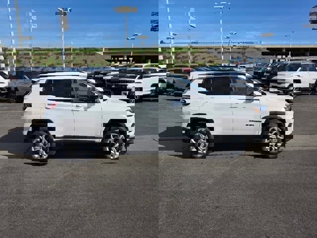 New 2026 Jeep Compass Latitude image 8