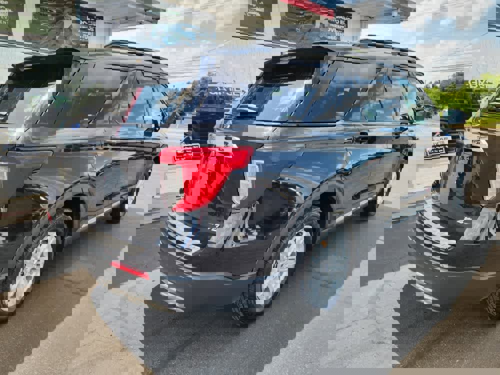 Used 2022 Ford Explorer XLT image 3