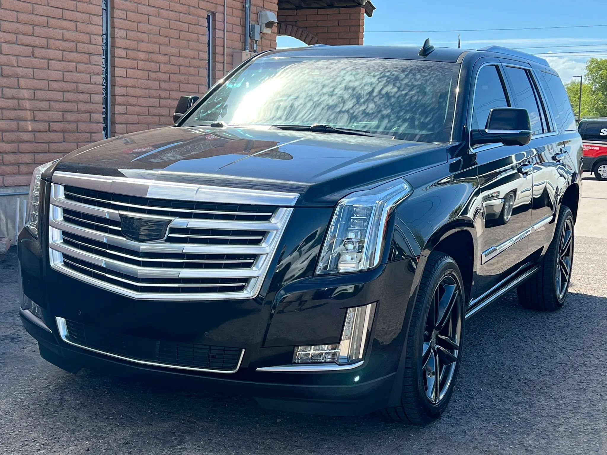 Used 2016 Cadillac Escalade Platinum AWD/4WD image 3