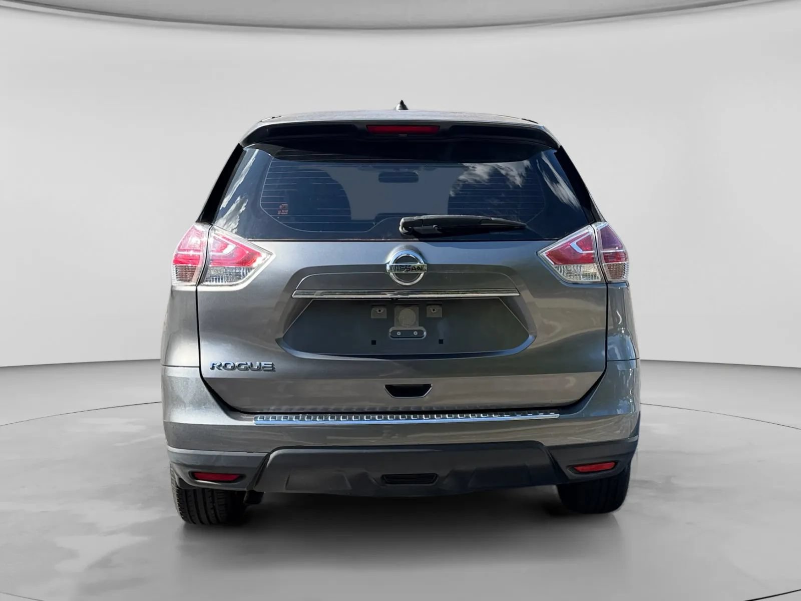 Used 2016 Nissan Rogue S FWD image 4