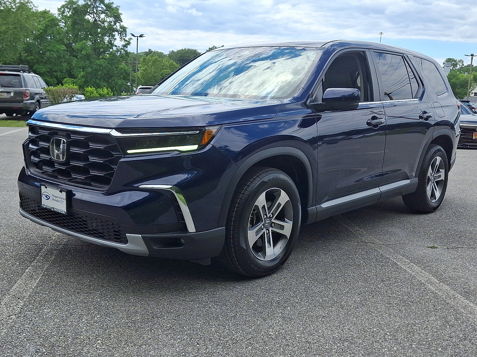 Used 2025 Honda Pilot EX-L image 3