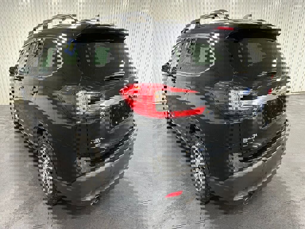 Used 2023 Subaru Ascent Premium image 3