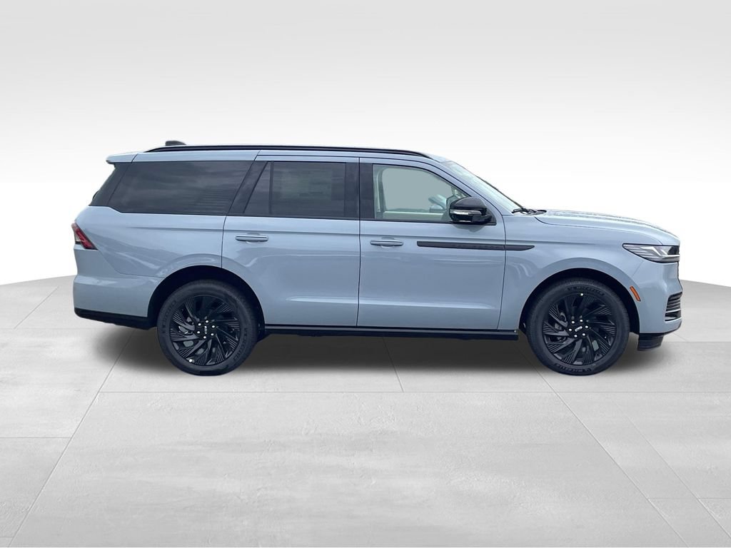 New 2027 Lincoln Navigator Reserve w/ Jet Appearance Package AWD/4WD image 6