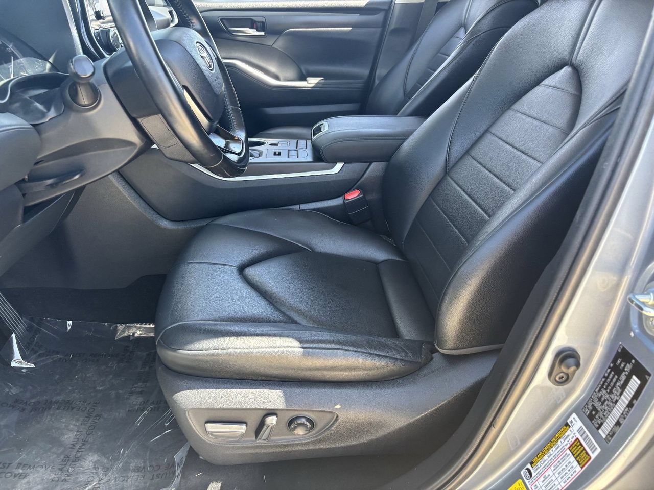 Used 2020 Toyota Highlander XLE AWD/4WD image 18