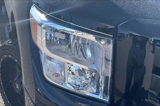 Used 2024 Nissan Titan SV w/ SV Convenience Package image 29