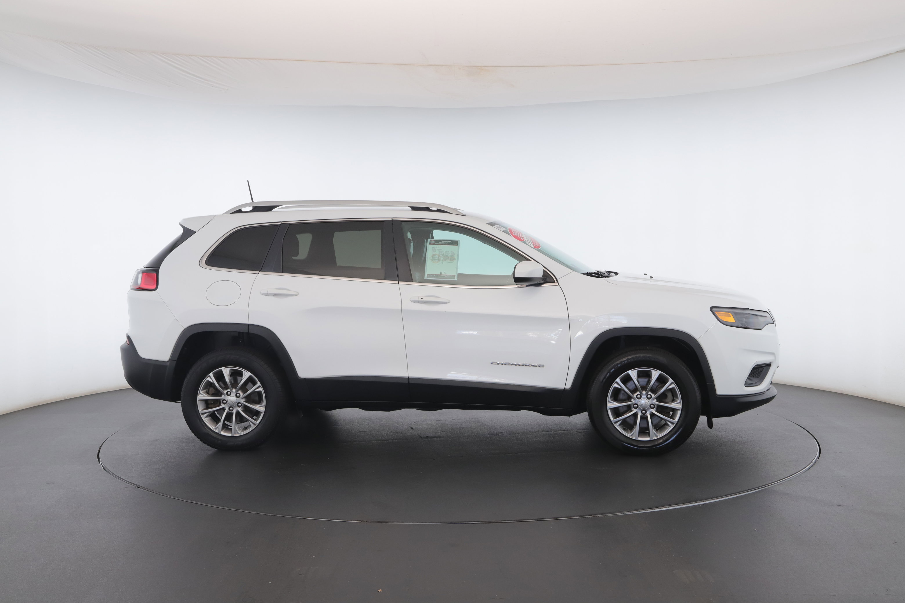 Used 2019 Jeep Cherokee Latitude Plus image 28