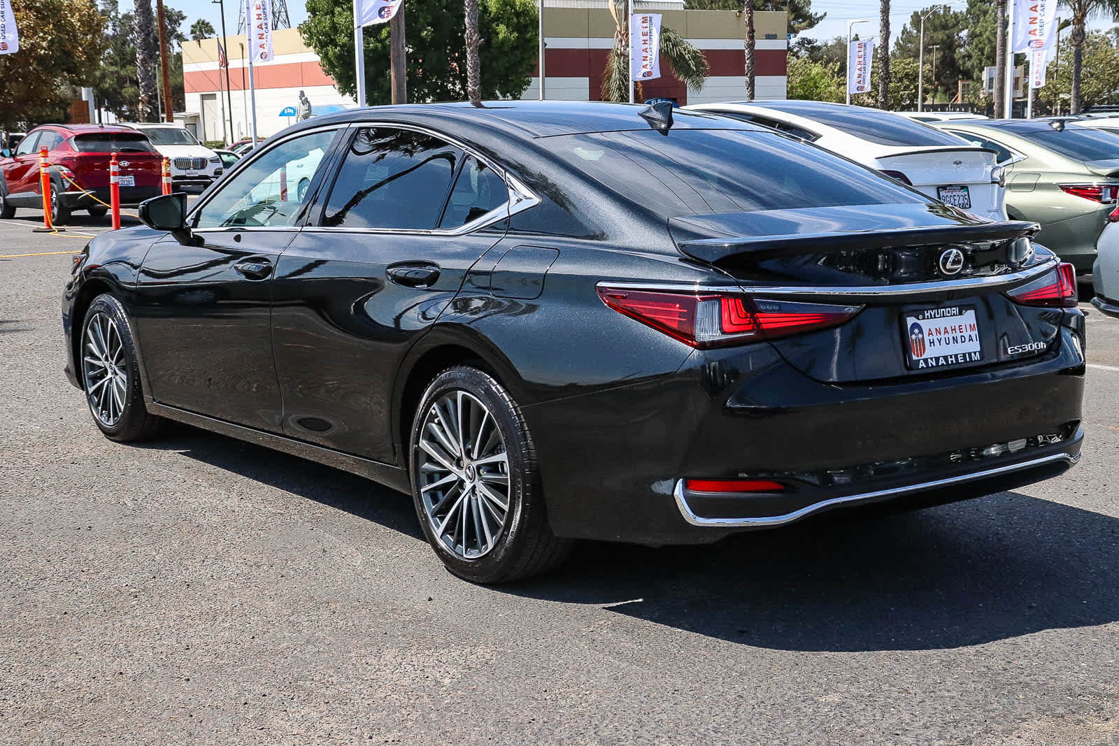 Used 2025 Lexus ES 300h w/ Premium Package FWD image 9