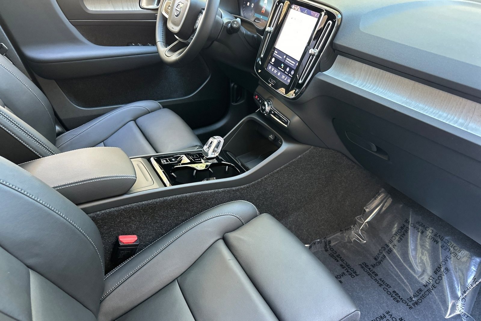 New 2026 Volvo XC40 B5 Ultra w/ Climate Package image 18