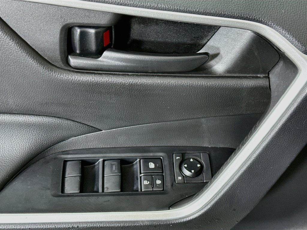 Certified 2022 Toyota RAV4 LE AWD/4WD image 23