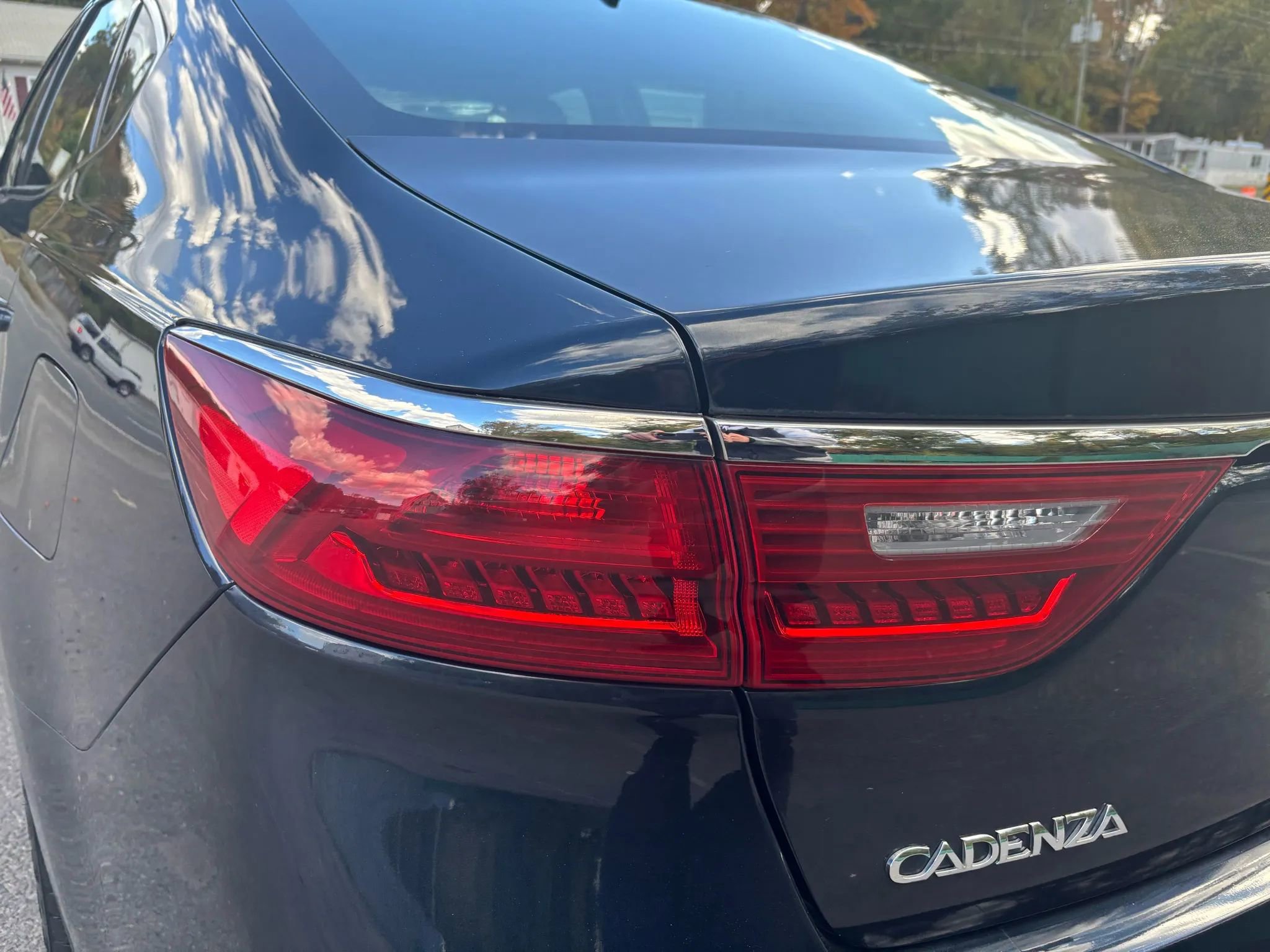 Used 2018 Kia Cadenza Premium image 12