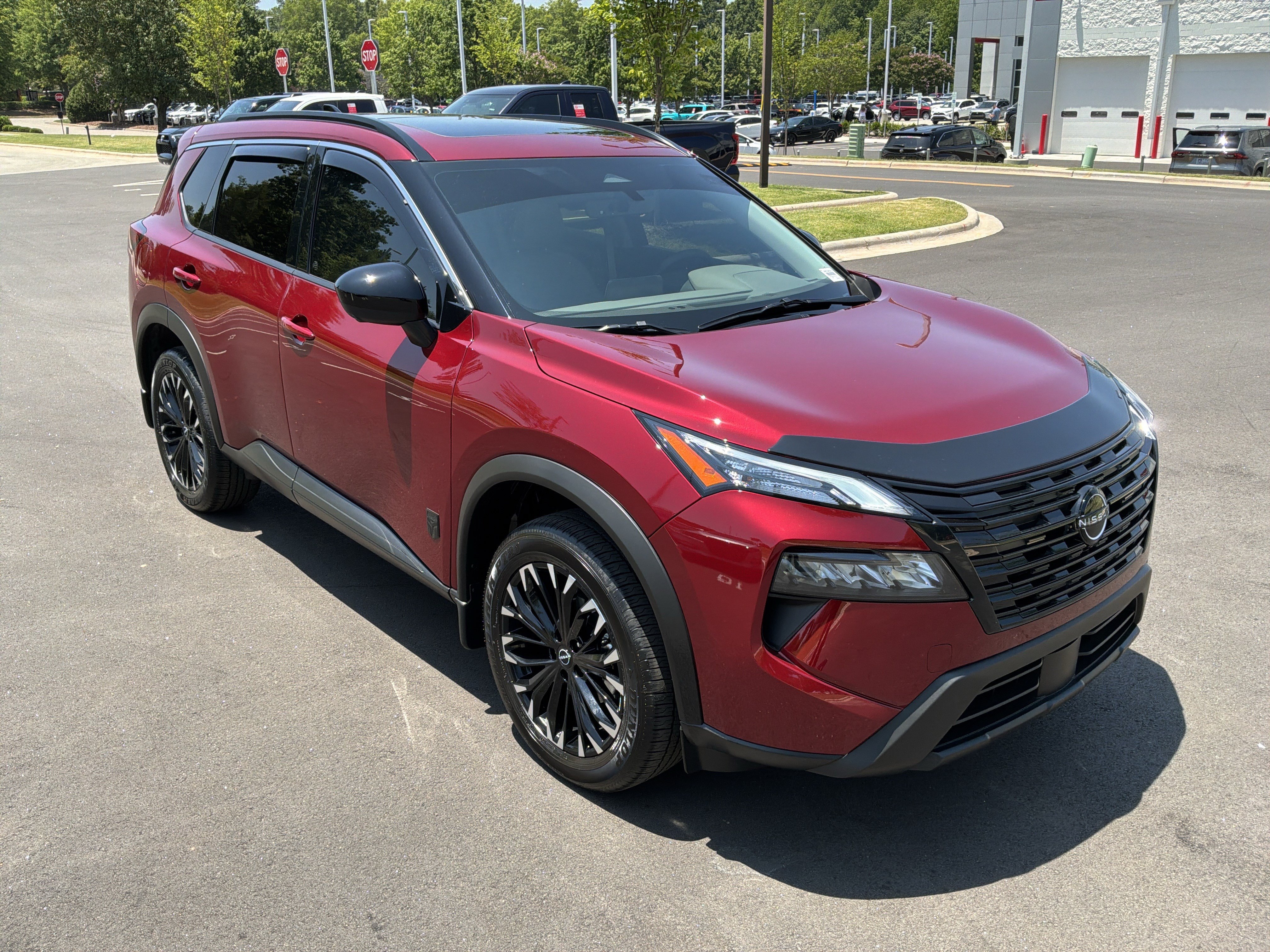 Used 2026 Nissan Rogue Dark Armor FWD image 2