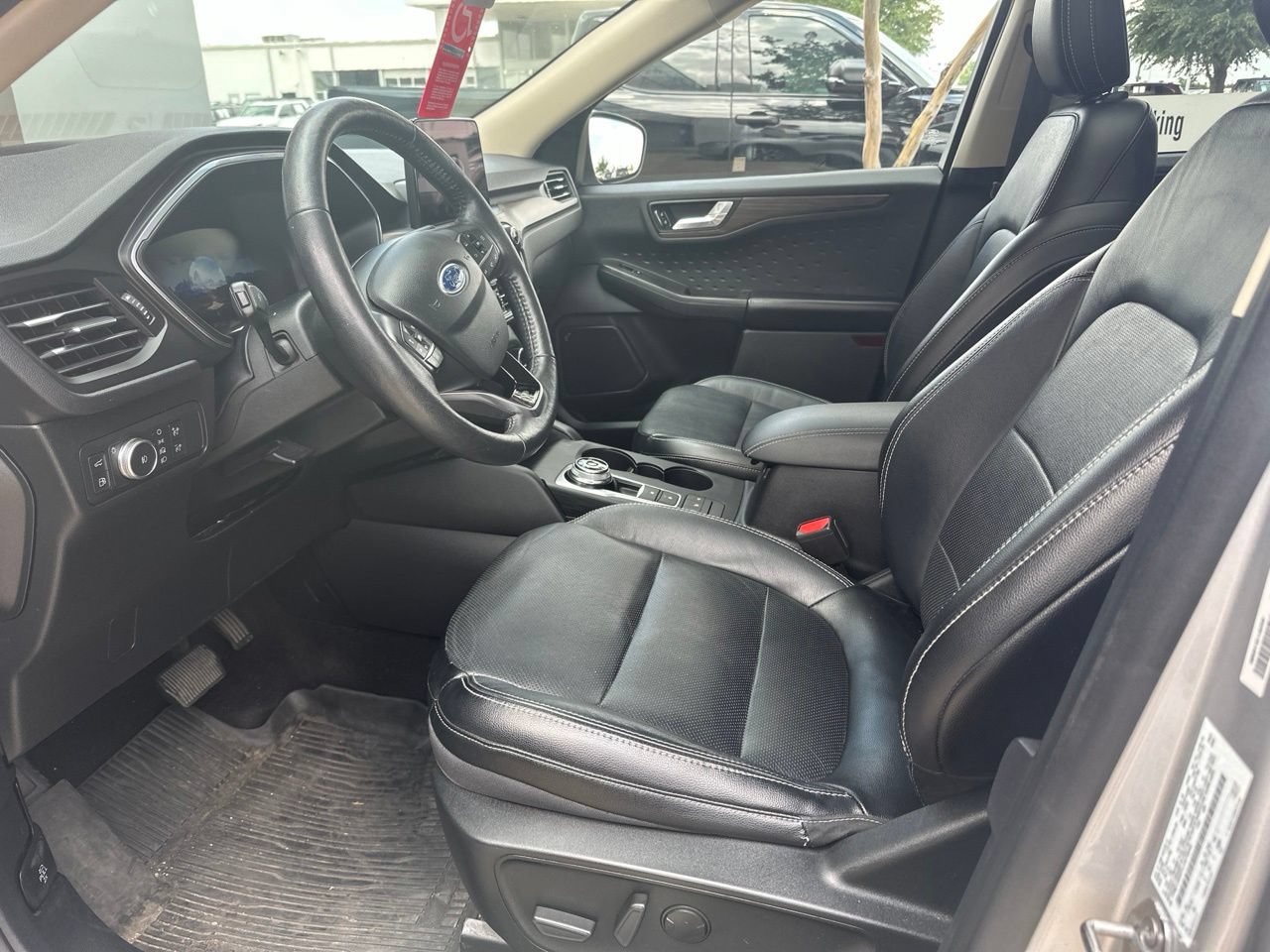 Used 2020 Ford Escape Titanium FWD image 4