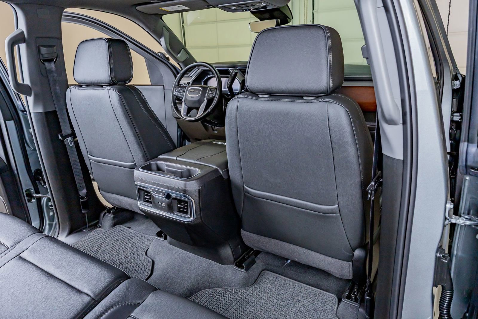 Used 2024 GMC Sierra 3500 Denali w/ Denali Reserve Package AWD/4WD image 32