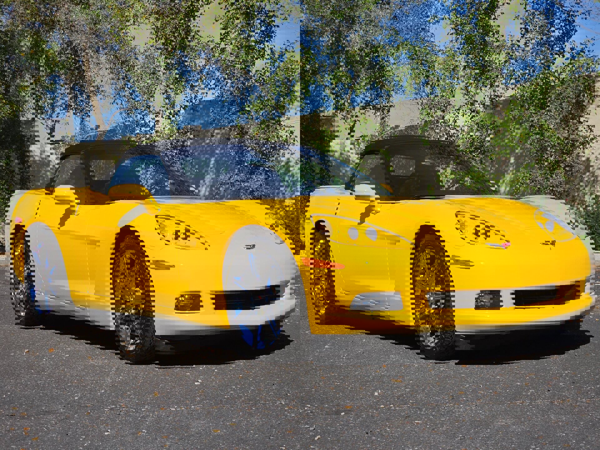 Used 2010 Chevrolet Corvette Convertible w/ Preferred Equipment Group image 3