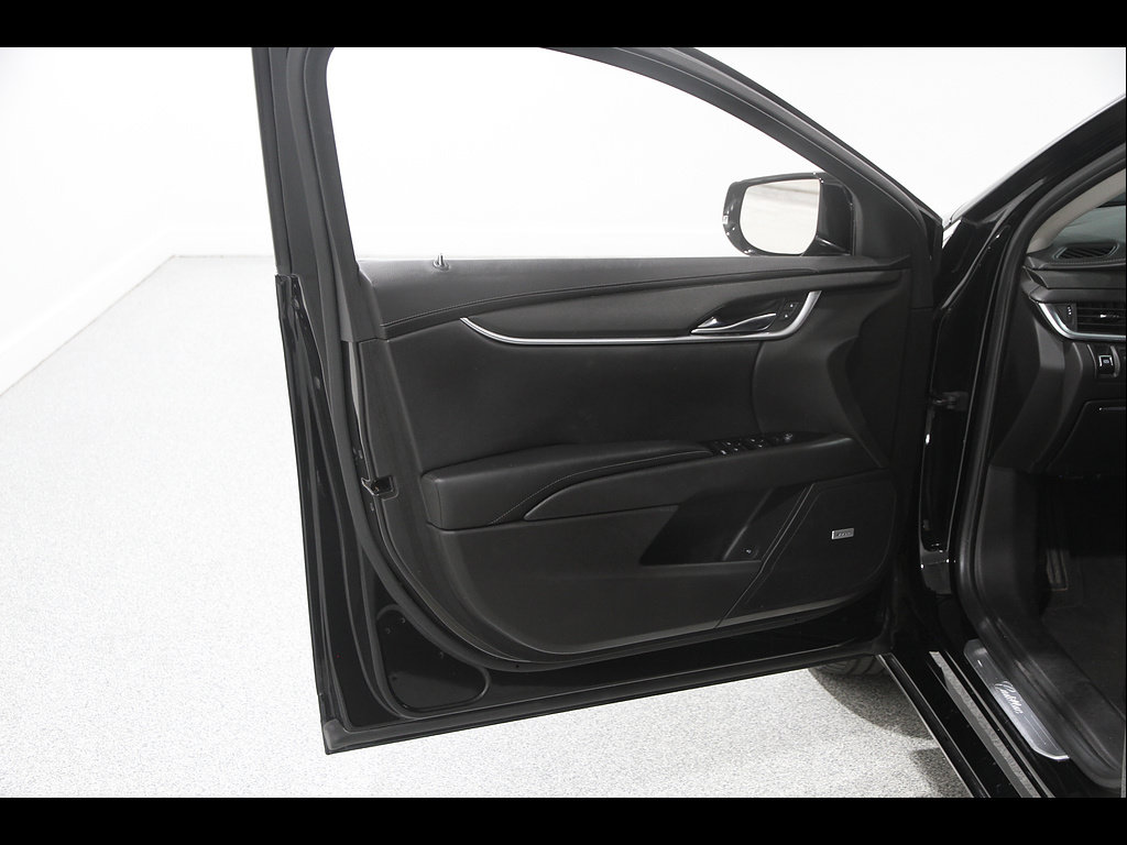 Used 2014 Cadillac XTS FWD image 4