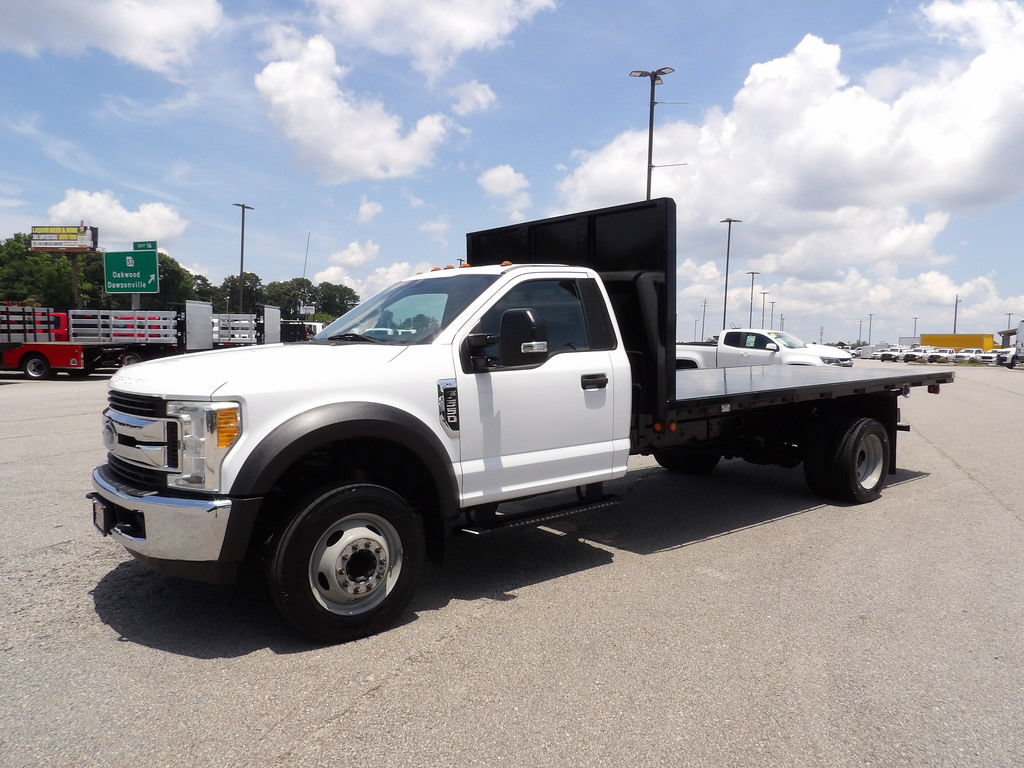 Used 2017 Ford F550 2WD Regular Cab Super Duty image 3