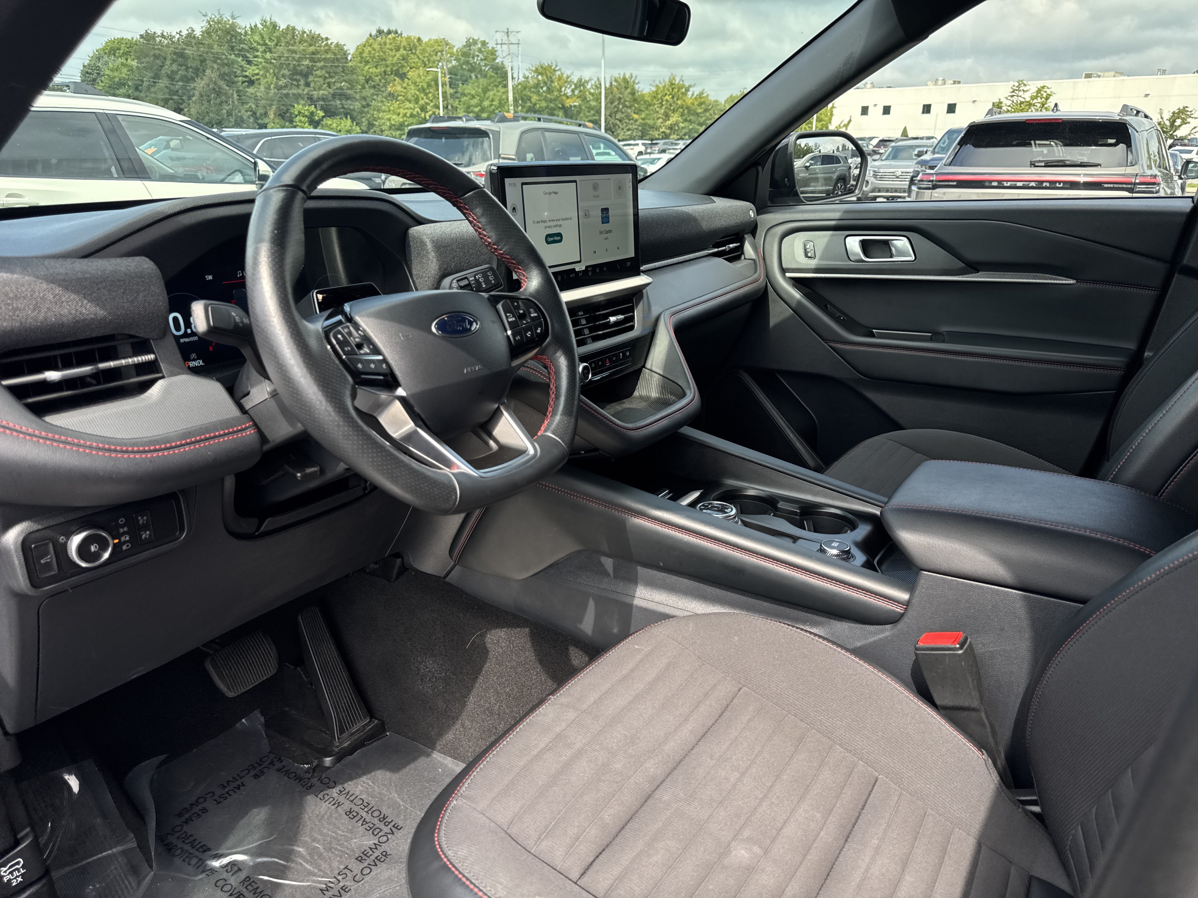 Used 2025 Ford Explorer ST-Line w/ ST-Line Street Pack AWD/4WD image 4