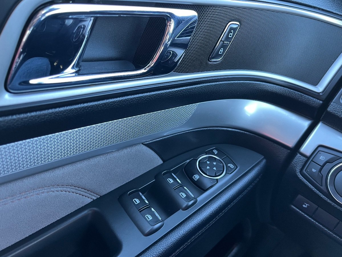 Used 2017 Ford Explorer XLT w/ Equipment Group 202A FWD image 22