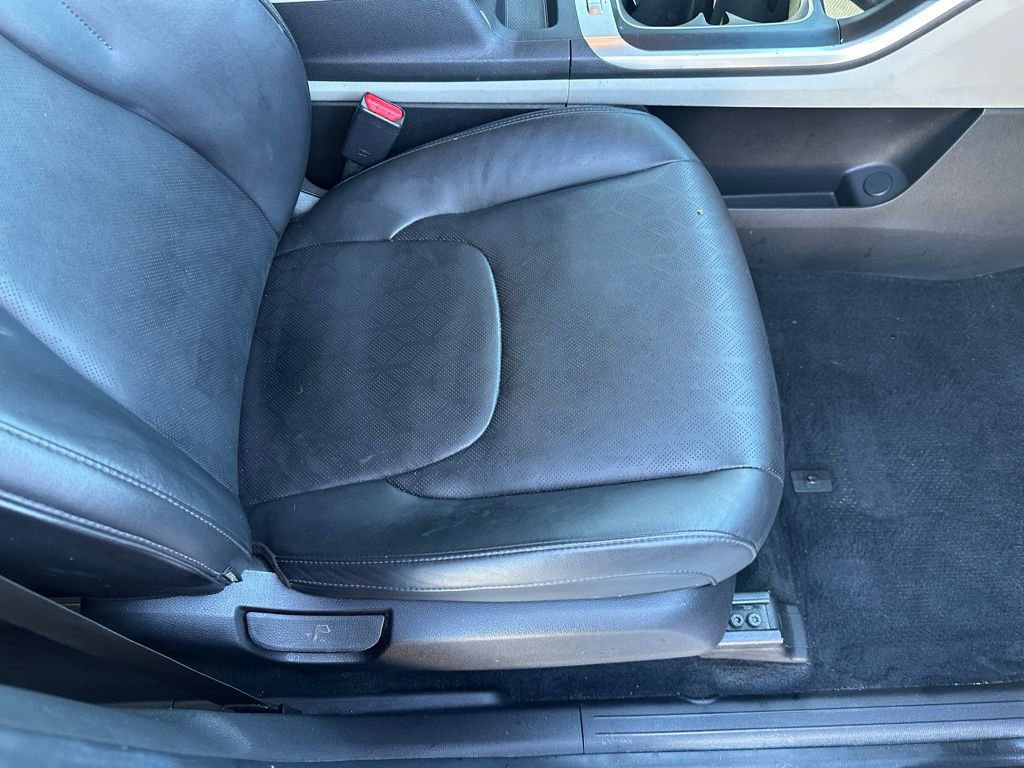 Used 2022 Kia Carnival LX image 16