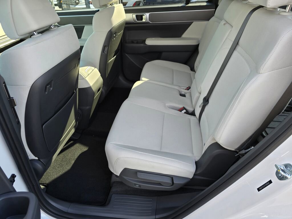 New 2026 Hyundai Santa Fe SE image 18