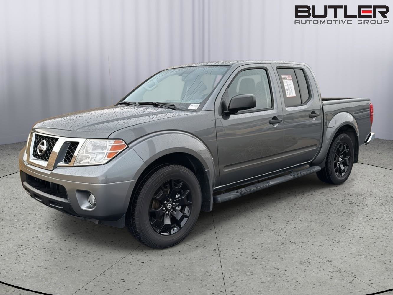 Used 2020 Nissan Frontier SV image 2