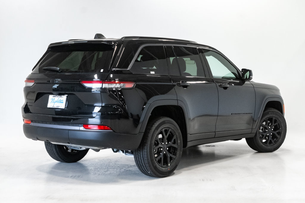 New 2026 Jeep Grand Cherokee Altitude AWD/4WD image 28
