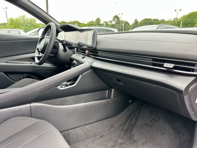 New 2025 Hyundai Elantra SEL image 28