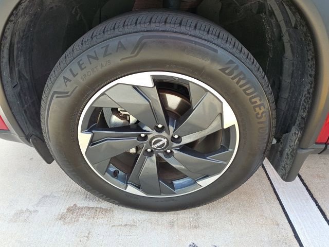 Used 2025 Nissan Rogue SV w/ SV Premium Package image 10