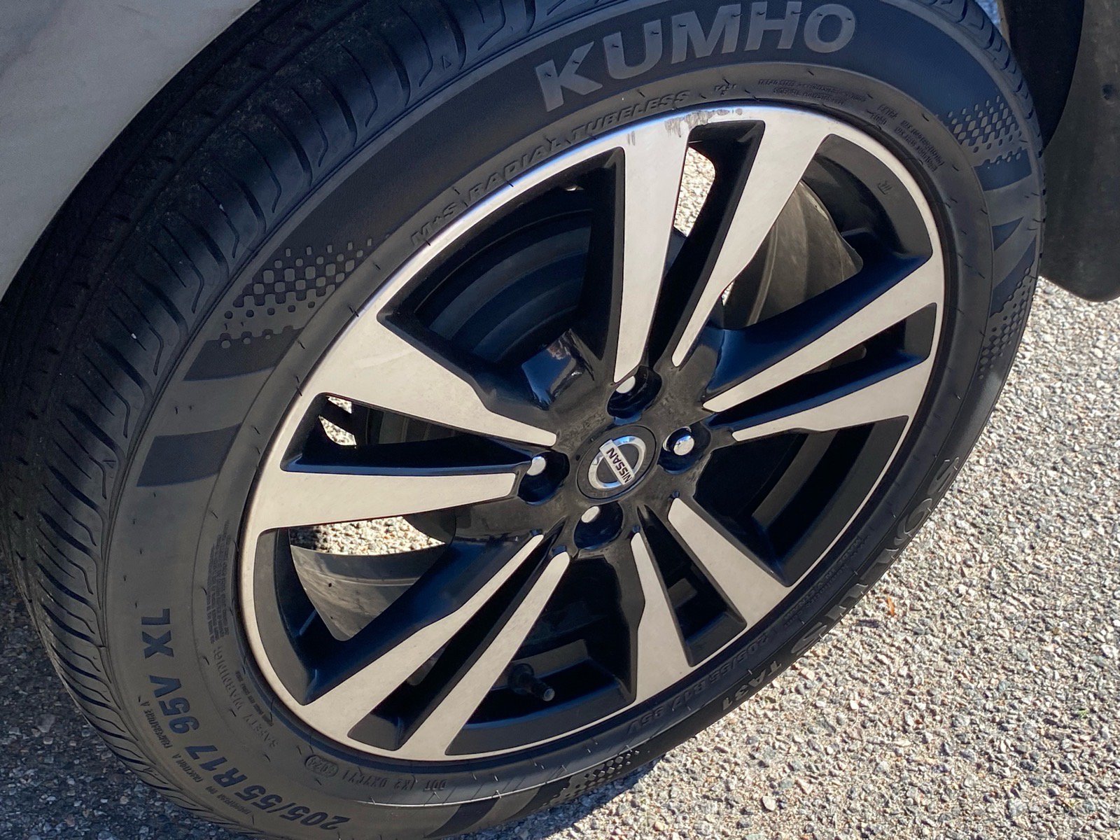 Used 2019 Nissan Kicks SR w/ Exterior Electronics Package FWD image 17